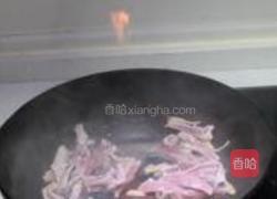 萝卜炒香菇瘦肉的做法图解3