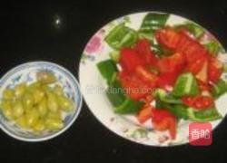 白果青红椒炒对虾的做法图解3