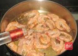 白果青红椒炒对虾的做法图解5