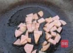 黄豆芽炒火腿肠的做法图解3