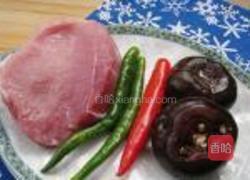 荸荠炒肉片的做法图解1