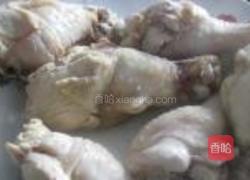 土豆干炖鸡翅根的做法图解3