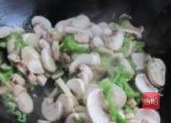 口蘑烩豆腐的做法图解4