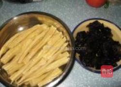 西红柿烧腐竹的做法图解1