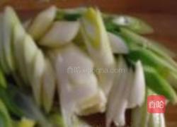 大葱炒豆皮的做法图解2