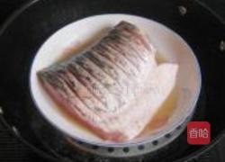 蒜味剁椒蒸青鱼的做法图解3