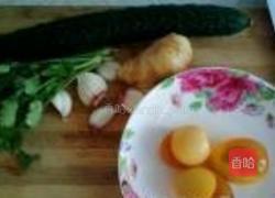 凉拌变蛋黄瓜的做法图解1
