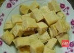 金针菇炖冻豆腐的做法图解2