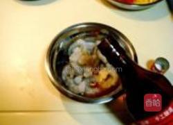 坚果炒什锦虾球的做法图解2