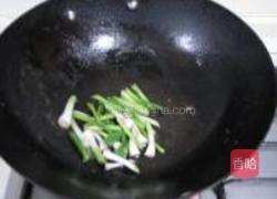 大蒜姬菇炒肉片的做法图解7
