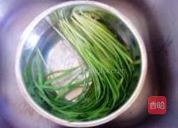 韭菜虾皮炒鸡蛋的做法图解2