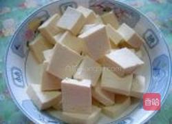腊肠烧豆腐的做法图解1