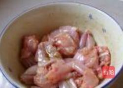 板栗烧牛蛙的做法图解2