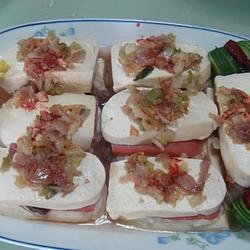 鱼肉火腿肠蒸豆腐的做法[图]
