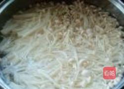 木耳烩金针菇的做法图解2