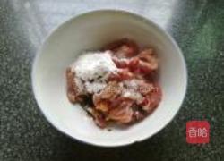 肉片炒手撕甜椒的做法图解1