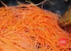 五花肉炒红萝卜丝的做法图解3