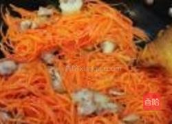 五花肉炒红萝卜丝的做法图解7