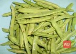 肉末芽菜四季豆的做法图解1