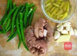 尖椒熘肥肠的做法图解1