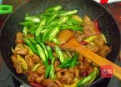 尖椒熘肥肠的做法图解8