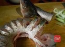 淸蒸草鱼的做法图解2