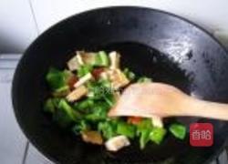 青椒豆干炒腊肉的做法图解6