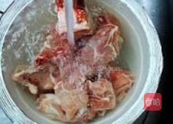杏鲍菇萝卜排骨煲的做法图解2