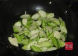 丝瓜炒对虾的做法图解2
