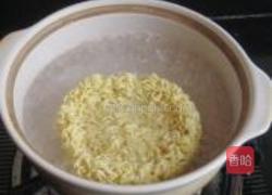 生菜叶鸡蛋煮泡面的做法图解2