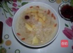 银耳水果羹的做法图解1