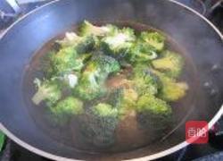 茴香鸡片西兰花的做法图解2