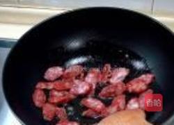 腊肠炒莴笋的做法图解2