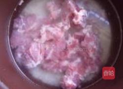 白萝卜骨头粥的做法图解3