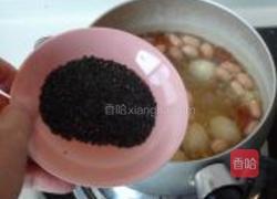 花生黑芝麻煮鹌鹑蛋的做法图解6