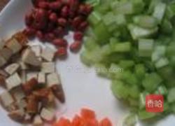 西芹香干拌花生的做法图解2