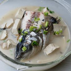 鱼头炖豆腐的做法[图]