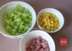 莴笋玉米炒肉丁的做法图解2