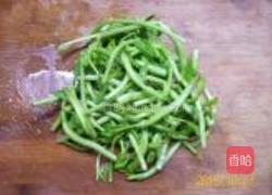 绿芥蓝蘑菇鸡丁的做法图解1