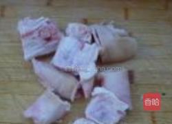 啤酒焖猪蹄的做法图解1