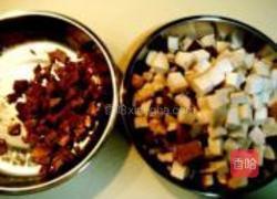 蘑菇豆干炸酱面的做法图解2