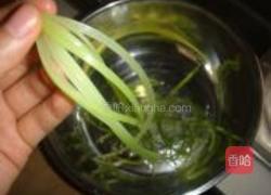 辣拌蒜苗丝的做法图解3