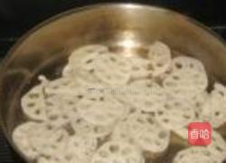 青蒜黑木耳炒藕片的做法图解2