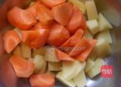 土豆烧牛肉的做法图解2