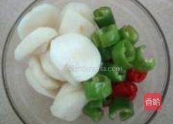 马蹄炒虾球的做法图解4