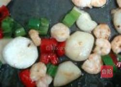 马蹄炒虾球的做法图解7