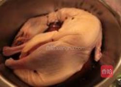 甜皮鸭的做法图解1