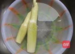 茭白焖肉的做法图解2