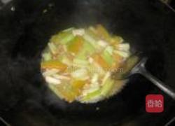 南瓜西芹烩三文鱼的做法图解7