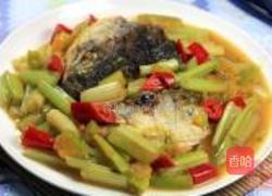 南瓜西芹烩三文鱼的做法图解8